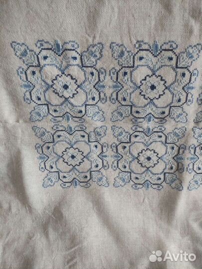 Скатерть с вышивкой ручной работы