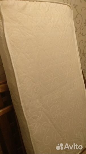 Продам детскую кроватку в комплекте с матрасом