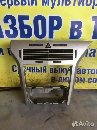 Рамка центральная в торпедо Opel Astra H