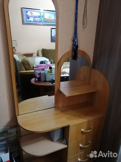 Трюмо с зеркалом