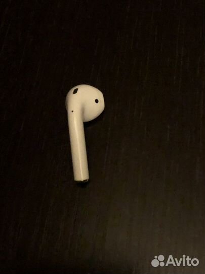 Airpods 1 наушник правый оригинал. не работает