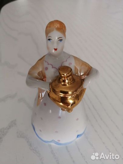 Девушка с самоваром