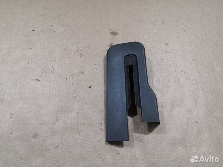 Пластик салона задний левый Toyota Land Cruiser