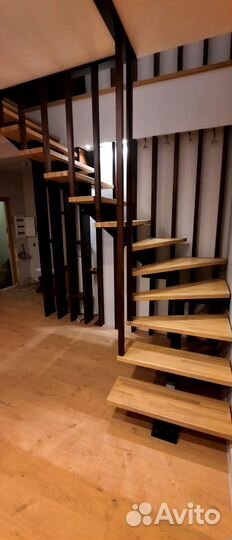 Лестница на металлокаркасе изящная
