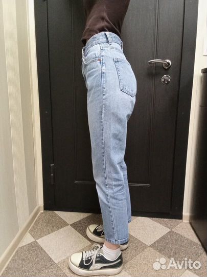 Джинсы мом