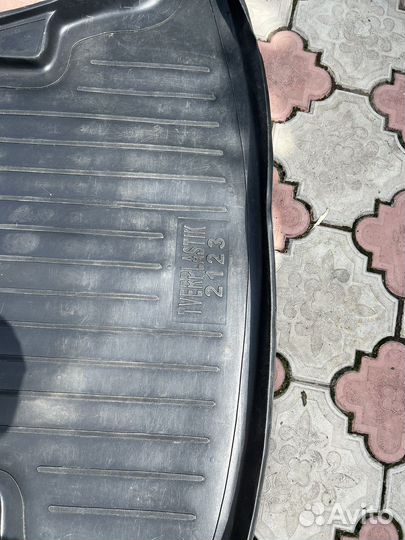 Коврик в багажник Chevolet Niva