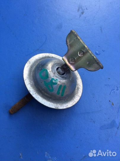 Крепление запасного колеса