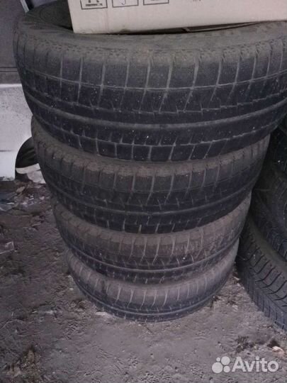 Bridgestone Blizzak Revo1 215/60 R16