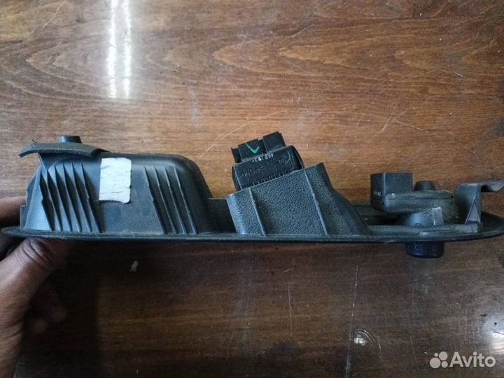 Блок управления стеклоподъемниками передний левый