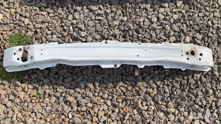 Усилитель бампера передний Renault Logan 2