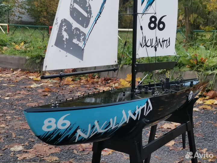 Яхта на радиоуправлении 1метр