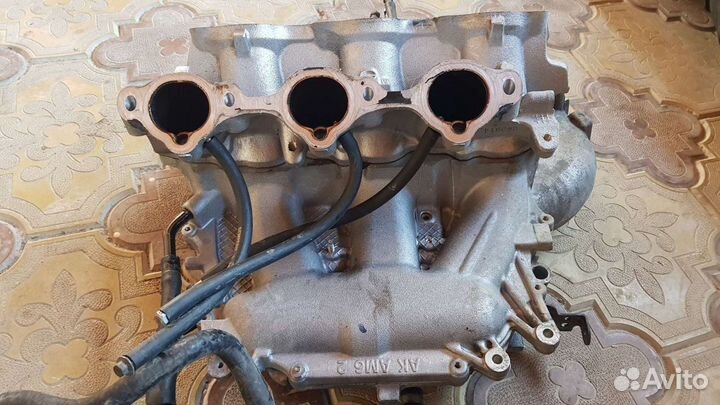 Впускной коллектор на Nissan Fuga