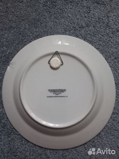 Тарелки, кружки, брелки сувенирные