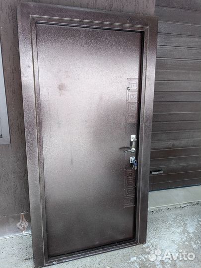 Входная железная дверь ''вертикаль''