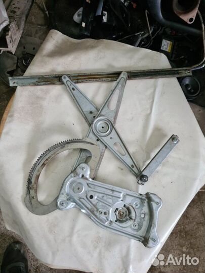 Стеклоподъемник передний левый Renault Fluence