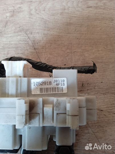 Блок предохранителей Nissan Navara D40