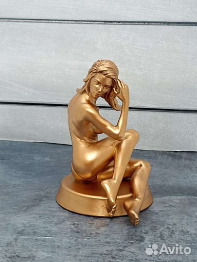 Статуэтка девушки под бронзу