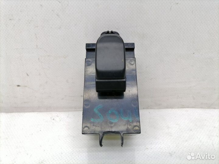 Кнопка стеклоподъёмника передняя правая Kia Soul 2