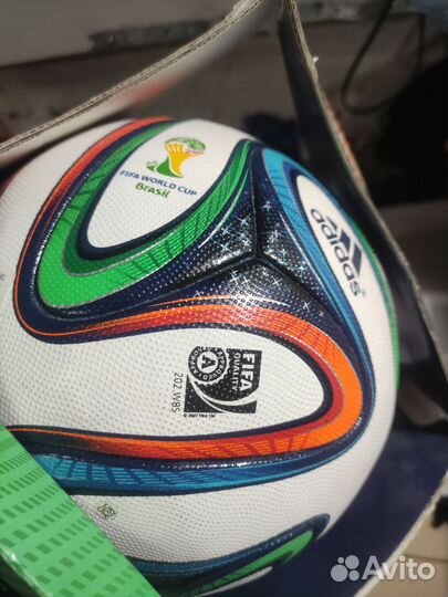 Футбольный мяч adidas brazuca 2014 оригинал