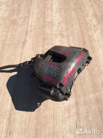 Суппорт передний правый Ford Focus 2