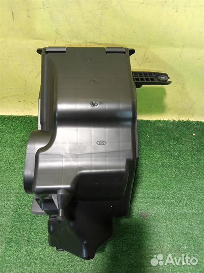 Корпус воздушного фильтра LADA Largus 2012