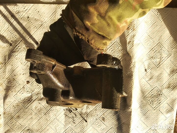 Кронштейн двигателя Peugeot 407 1.8-2.0