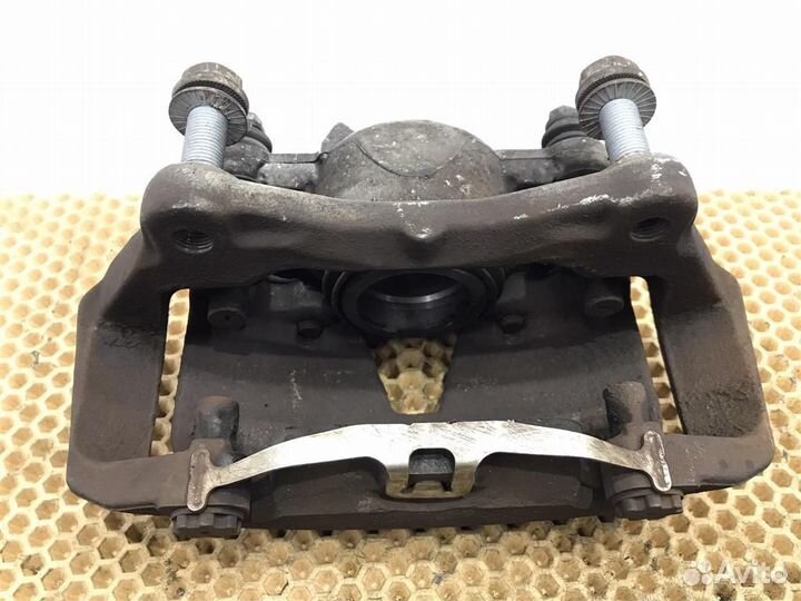 Суппорт передний правый Audi Q5 (8R) 2008-2012