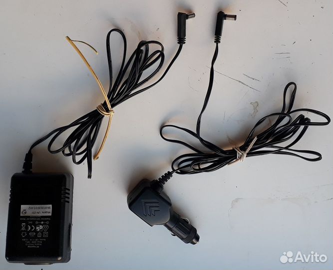 Зарядники на 12 В 1,1 А от сети и прикуривателя