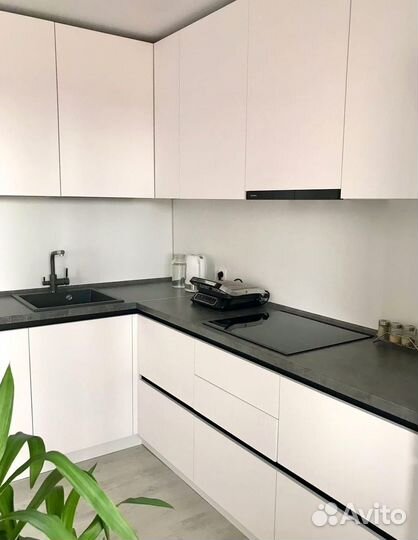 Кухня в потолок на заказ