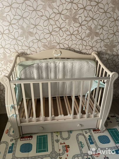 Детская кроватка Можга с маятником и ящиком