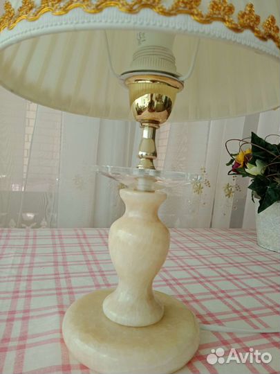 Настольная лампа