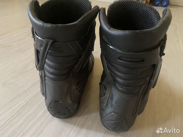 Продам мотоботинки forma