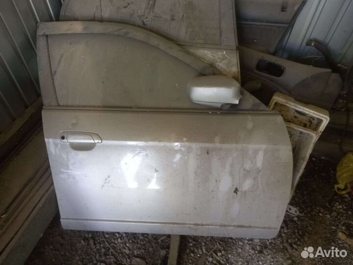 Правая передняя дверь на Honda Civic 2005