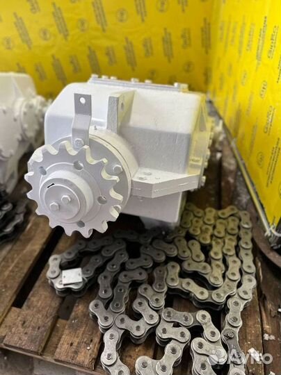 Редуктор реверсивный автобетоносмесителя сб-92