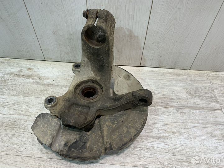 Кулак передний правый Land Rover Freelander 2