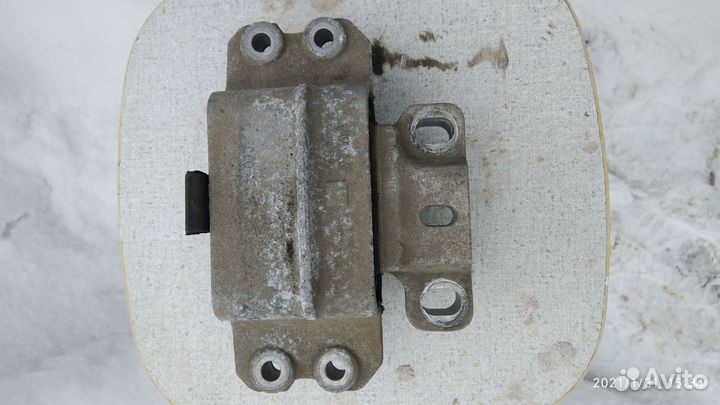 Опора двигателя левая 1K0199555AC EA111 1.4 TSI