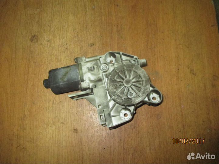 Моторчик стеклоподъемника 1347885 Ford Focus II