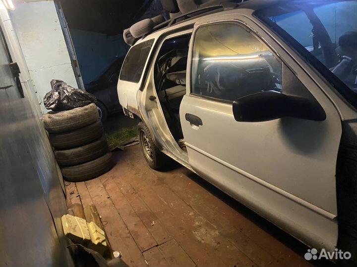 Ford Mondeo 2.0 МТ, 1995, битый, 350 000 км