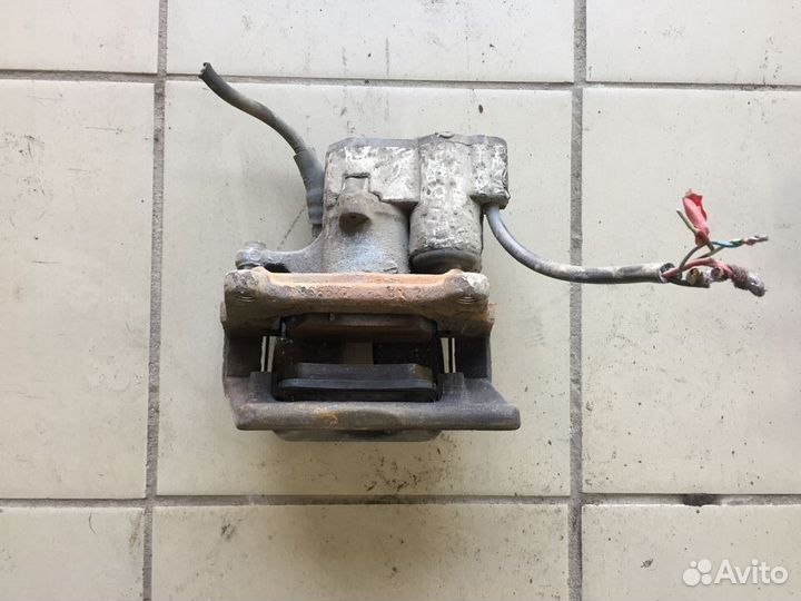 Суппорт тормозной задний audi A8 D3 quattro