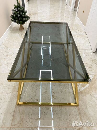 Жернальный столик Инсигния