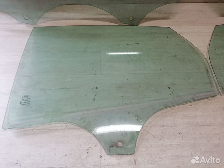 Стекло двери заднее Ford Focus 3 Форд Фокус 3