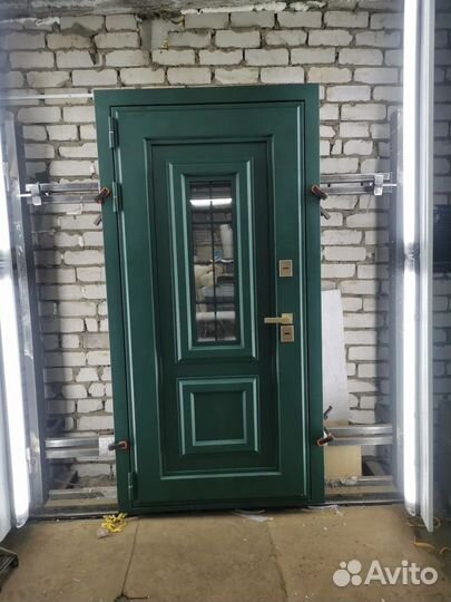 Дверь входная с терморазрывом и окном