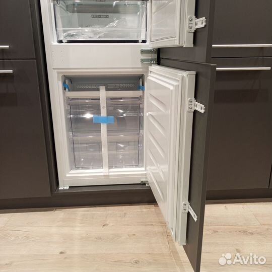 Встраиваемый холодильник Whirpool WHC20T352