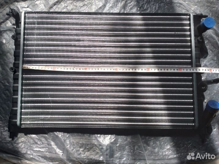 Радиатор охлаждения Renault 21