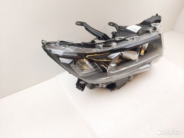 Фара правая Toyota Land Cruiser Prado 150