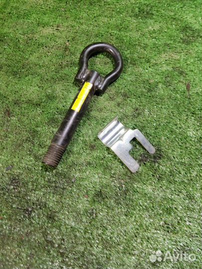 Крюк буксировочный Renault Logan