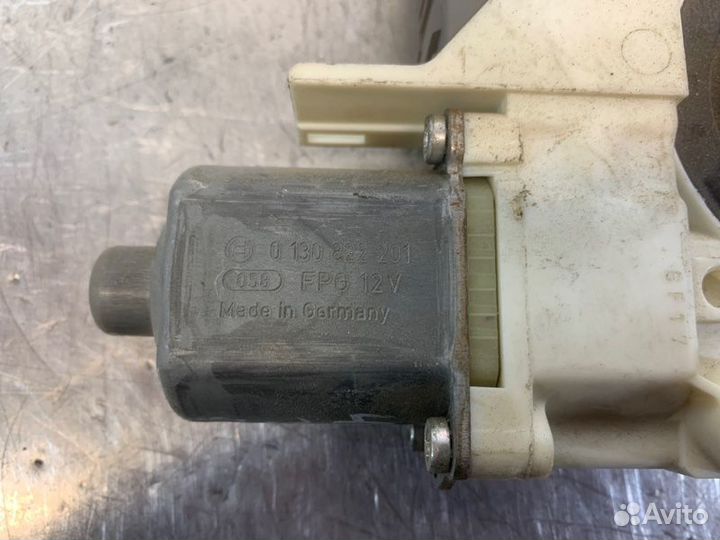 Моторчик стеклоподъемника задний левый Peugeot 407