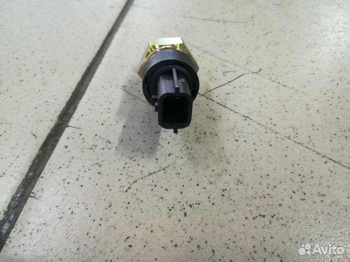 Датчик давления масла Logan 1