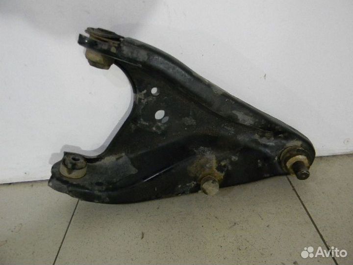 Рычаг передний правый нижний