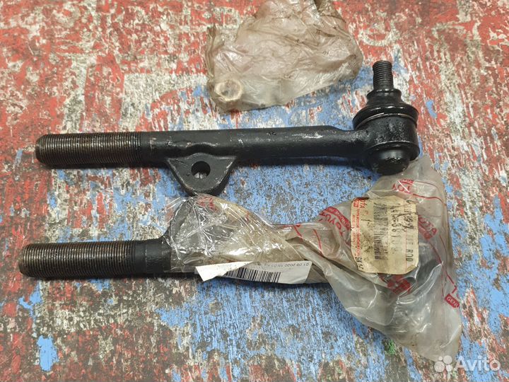 Наконечник рулевой левый Toyota Hilux 88-98,4runne